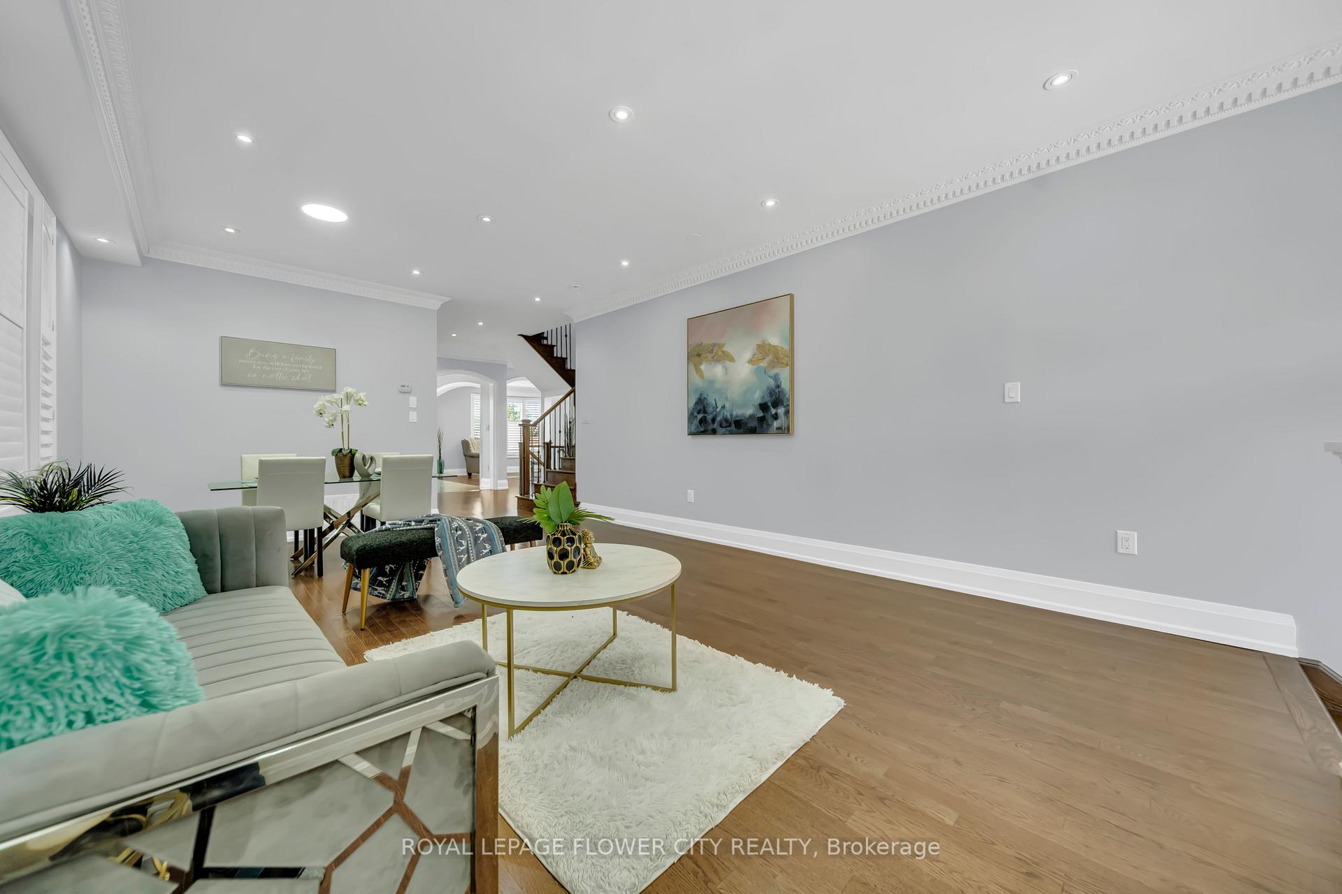 Photo 9 of 44 Young Garden Crescent, Brampton, Credit Valley — HOMEH