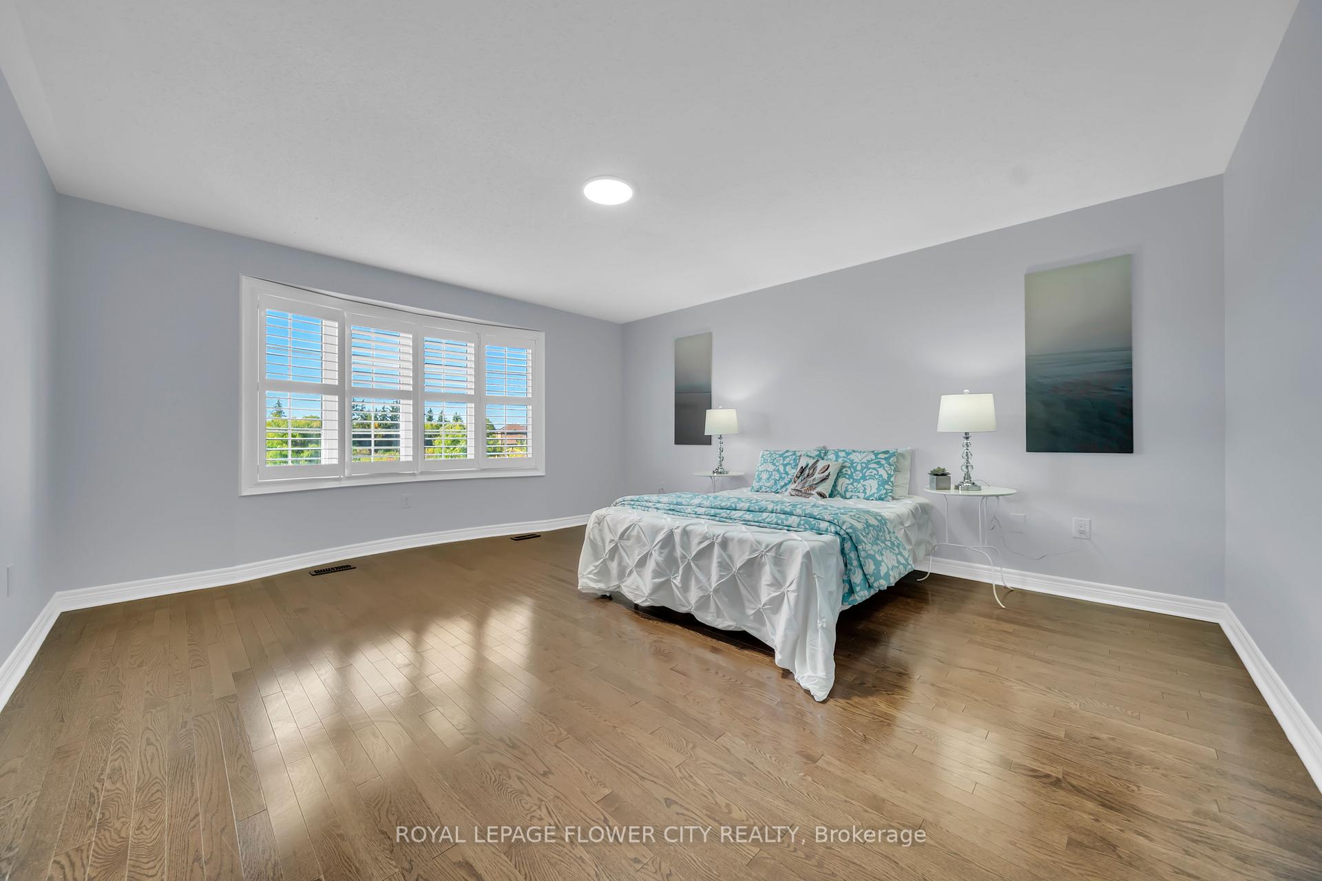 Photo 24 of 44 Young Garden Crescent, Brampton, Credit Valley — HOMEH