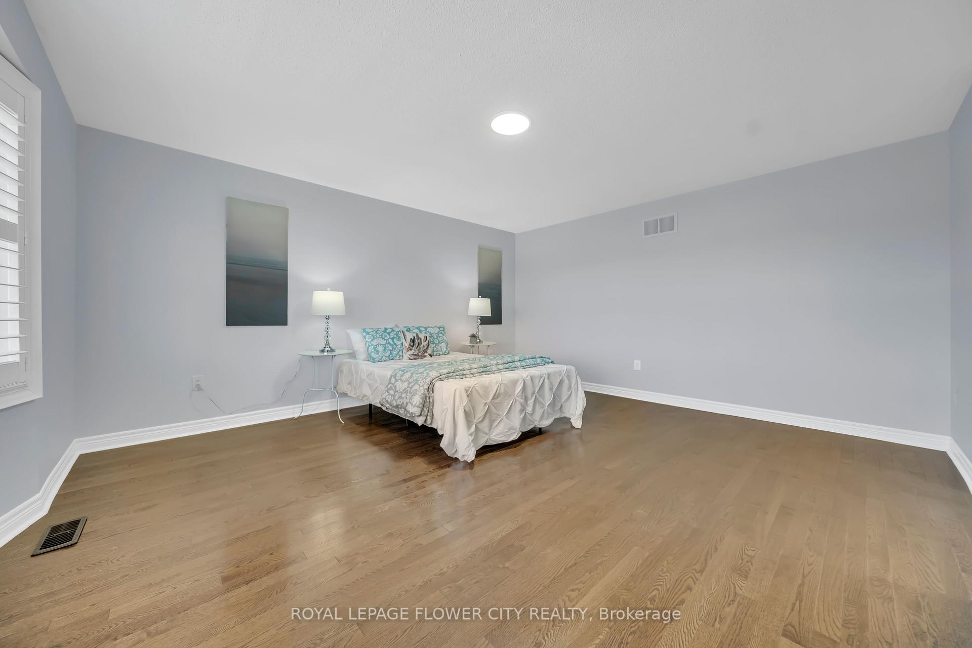 Photo 29 of 44 Young Garden Crescent, Brampton, Credit Valley — HOMEH