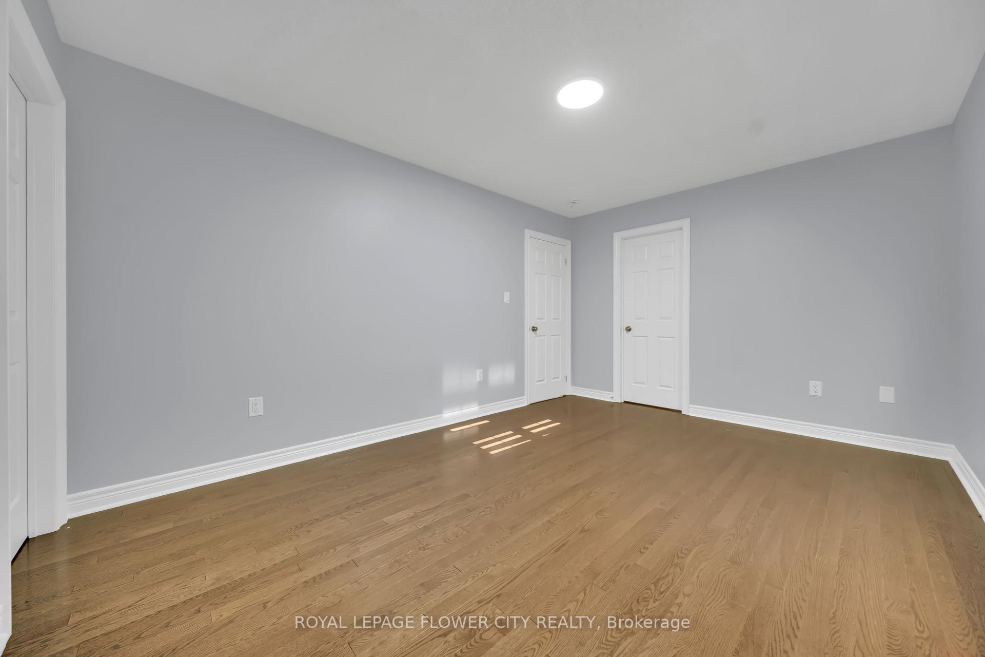 Photo 21 of 44 Young Garden Crescent, Brampton, Credit Valley — HOMEH