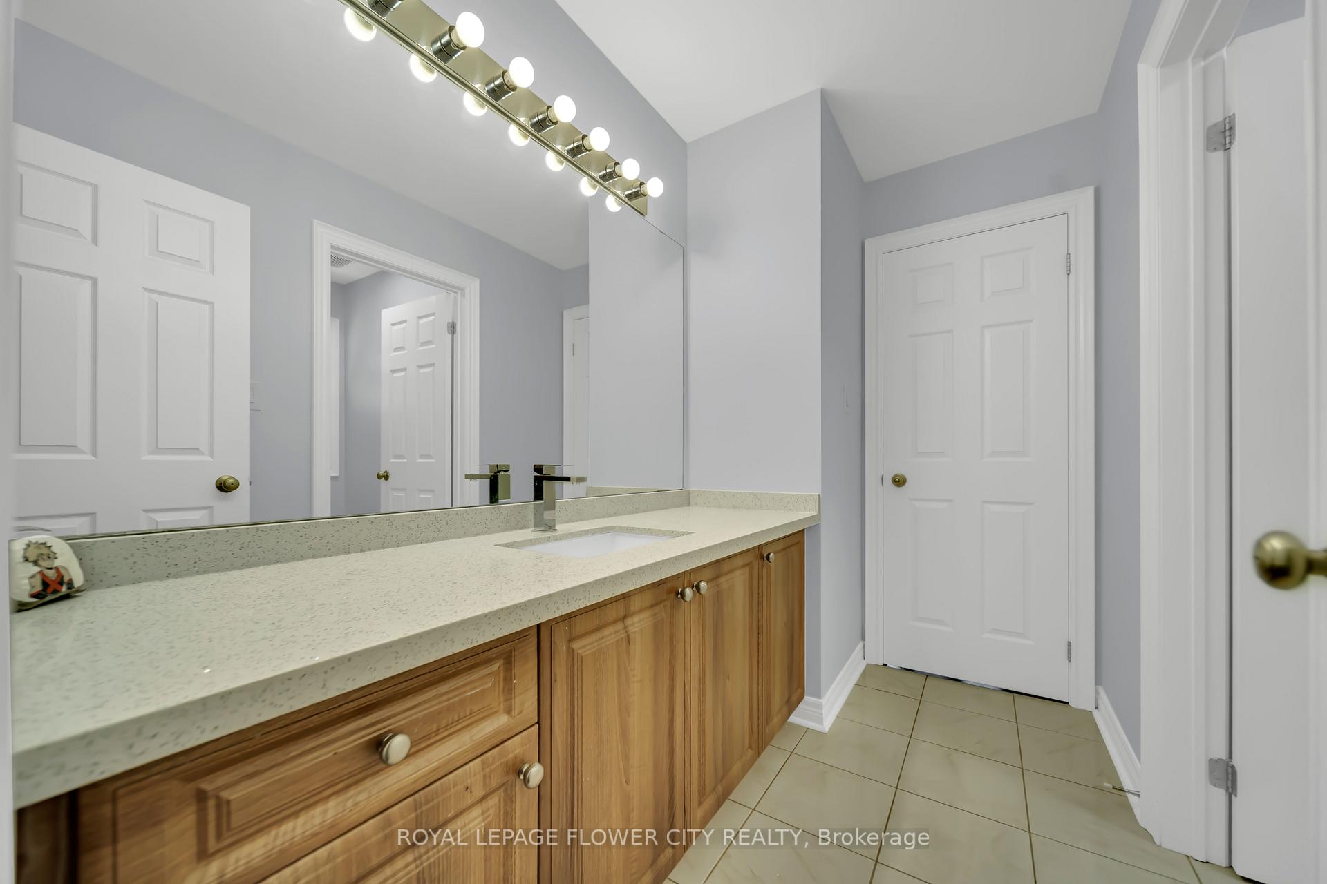 Photo 38 of 44 Young Garden Crescent, Brampton, Credit Valley — HOMEH