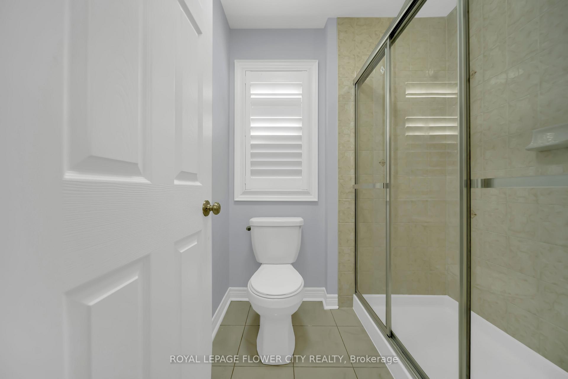 Photo 25 of 44 Young Garden Crescent, Brampton, Credit Valley — HOMEH