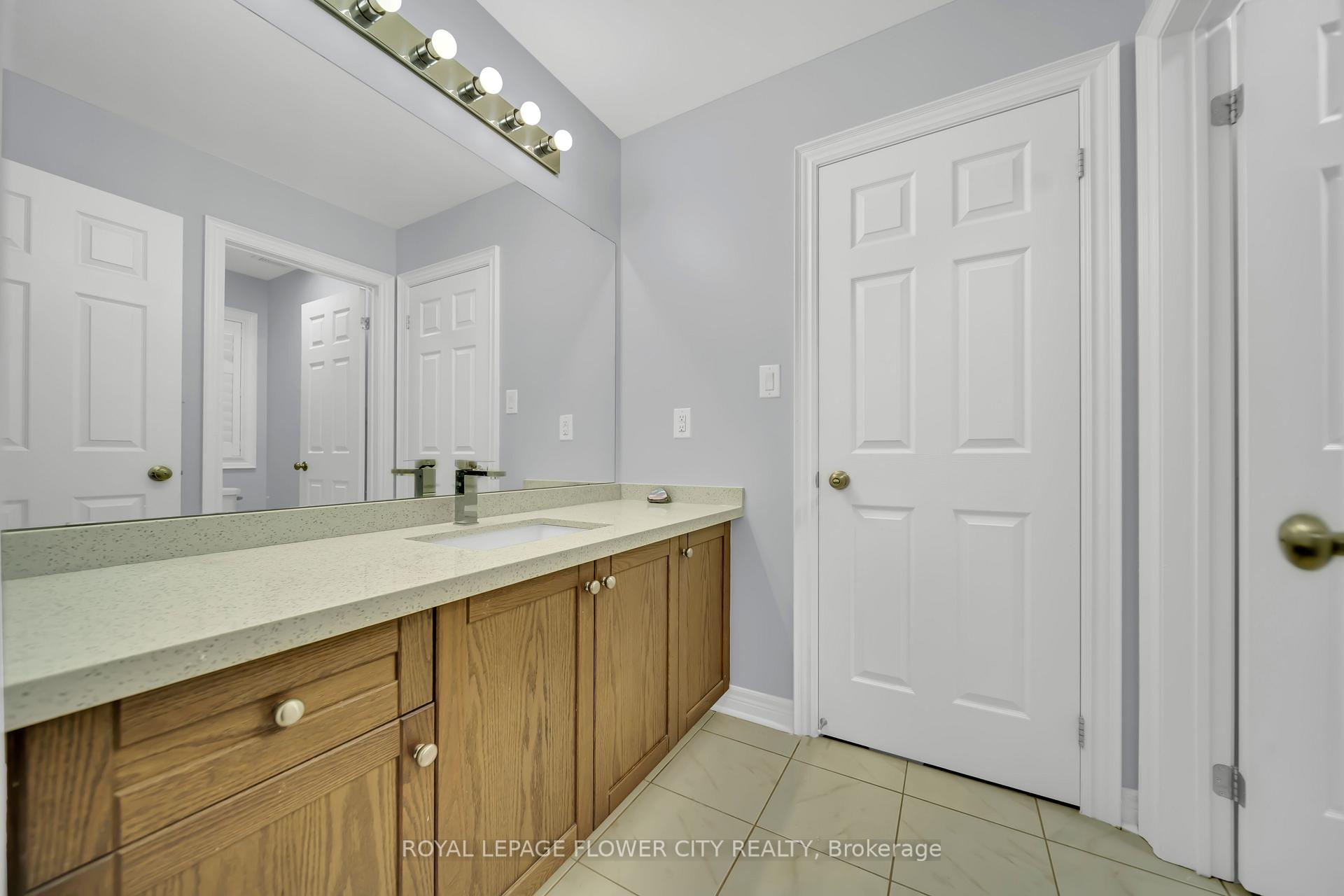 Photo 34 of 44 Young Garden Crescent, Brampton, Credit Valley — HOMEH