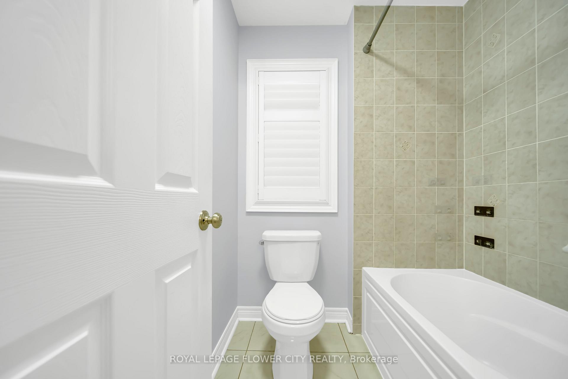 Photo 40 of 44 Young Garden Crescent, Brampton, Credit Valley — HOMEH