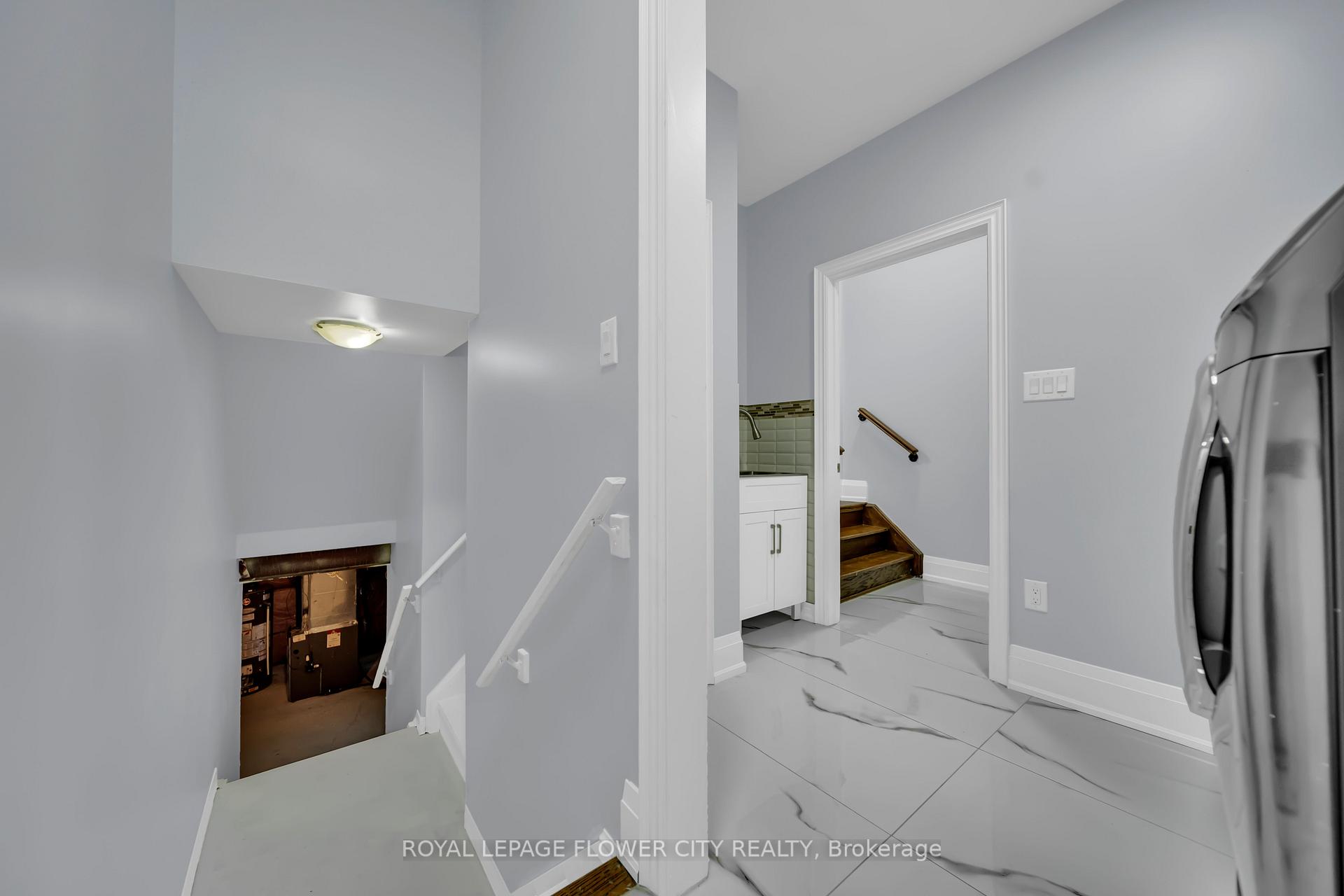 Photo 37 of 44 Young Garden Crescent, Brampton, Credit Valley — HOMEH