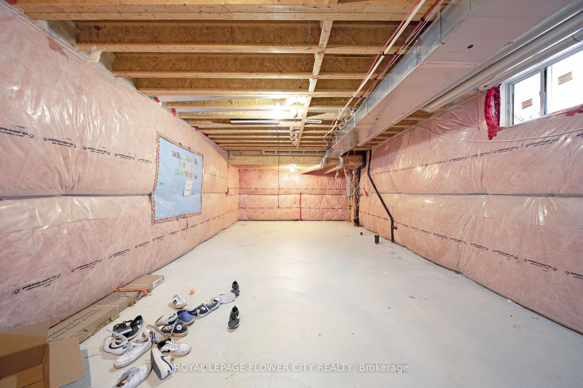 Photo 20 of 44 Young Garden Crescent, Brampton, Credit Valley — HOMEH