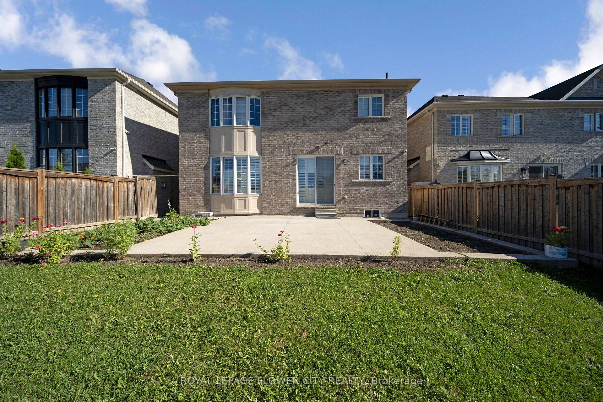 Photo 42 of 44 Young Garden Crescent, Brampton, Credit Valley — HOMEH