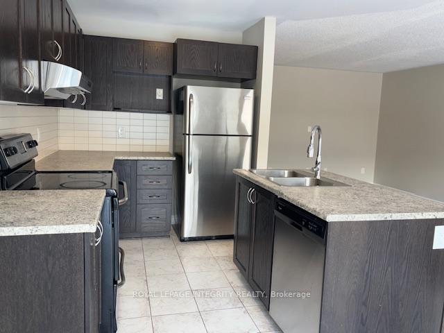 Photo 5 of 29 Fallengale Crescent W, Ottawa, Kanata - Kanata Lakes/Heritage Hills — HOMEH