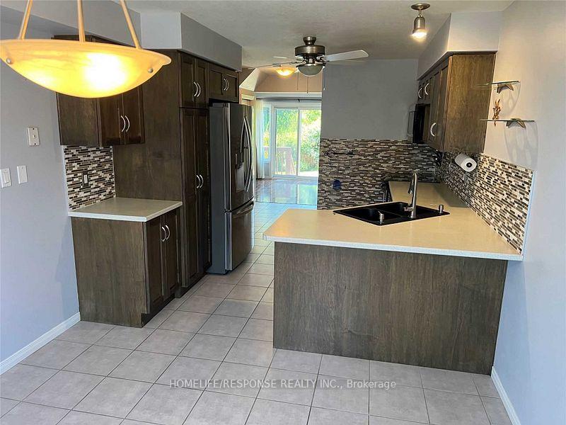 Photo 3 of Unit 9, 305 Briarmeadow Drive, Kitchener — HOMEH