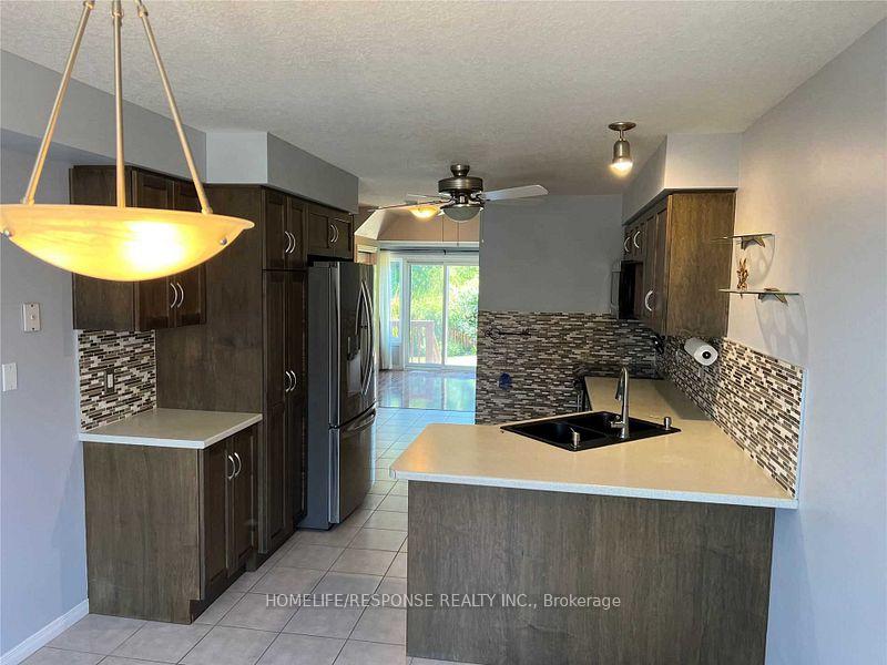 Photo 7 of Unit 9, 305 Briarmeadow Drive, Kitchener — HOMEH
