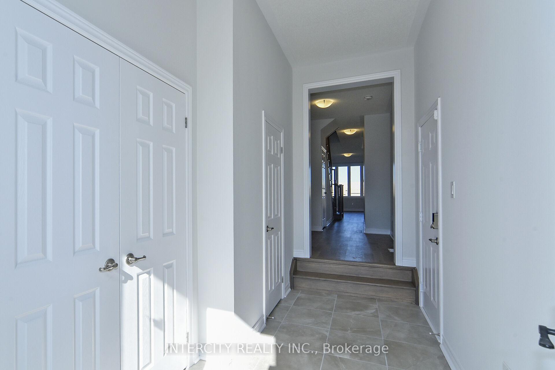 Photo 7 of 160 Mumbai Drive, Markham, Middlefield — HOMEH