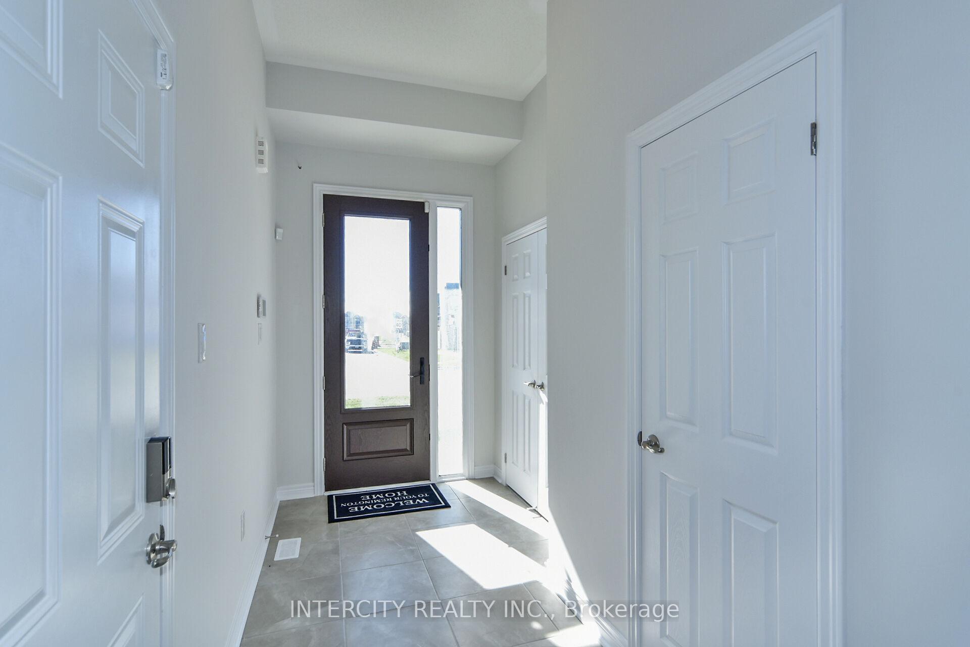 Photo 2 of 160 Mumbai Drive, Markham, Middlefield — HOMEH
