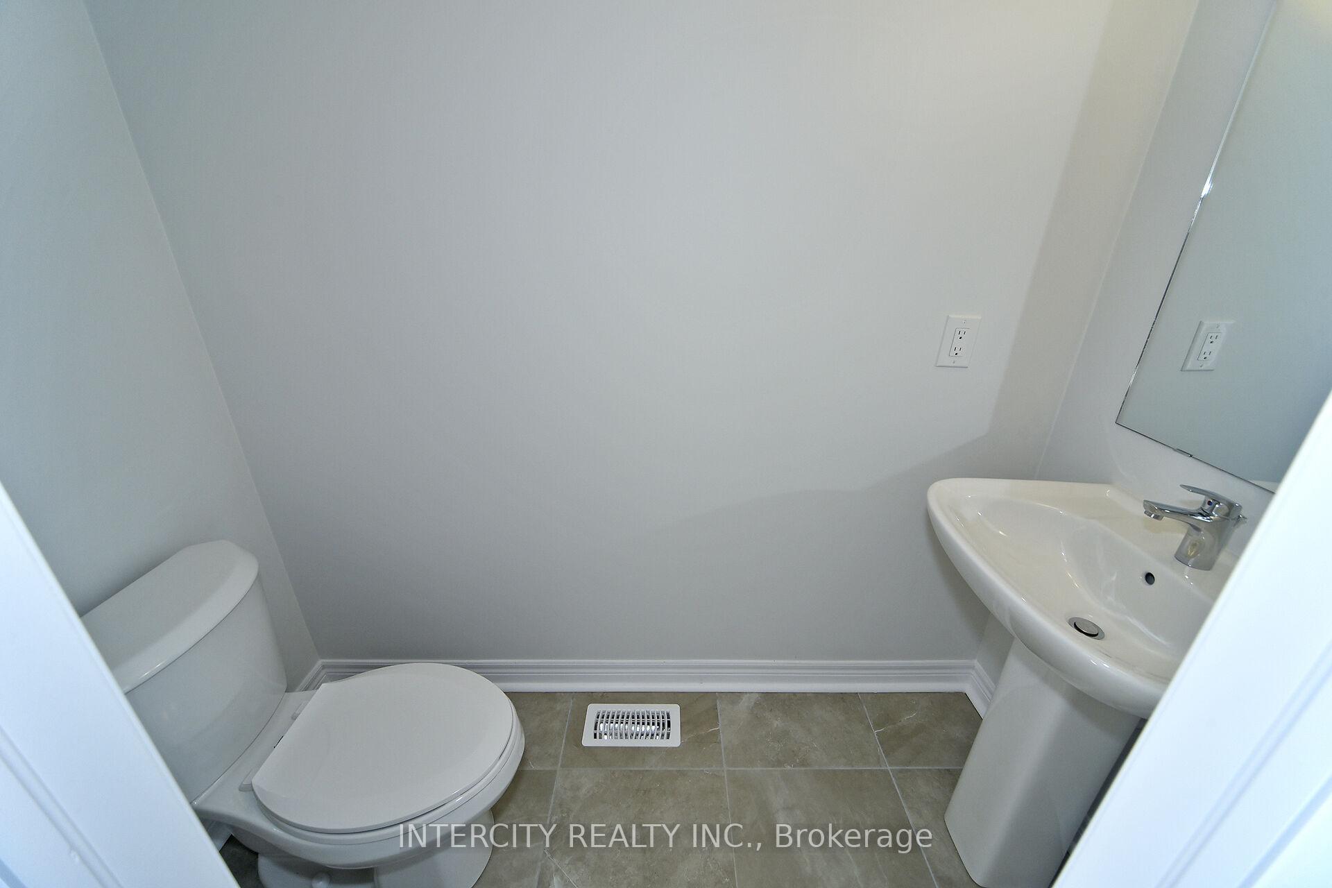Photo 12 of 160 Mumbai Drive, Markham, Middlefield — HOMEH