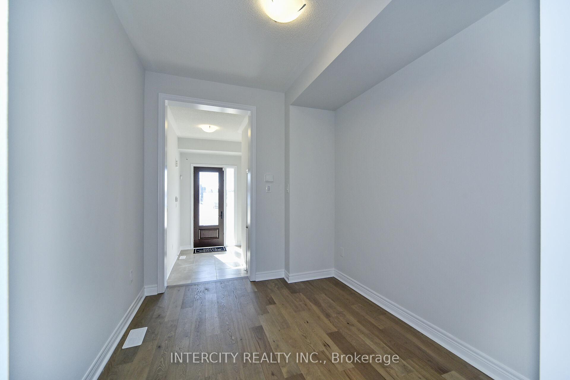 Photo 13 of 160 Mumbai Drive, Markham, Middlefield — HOMEH