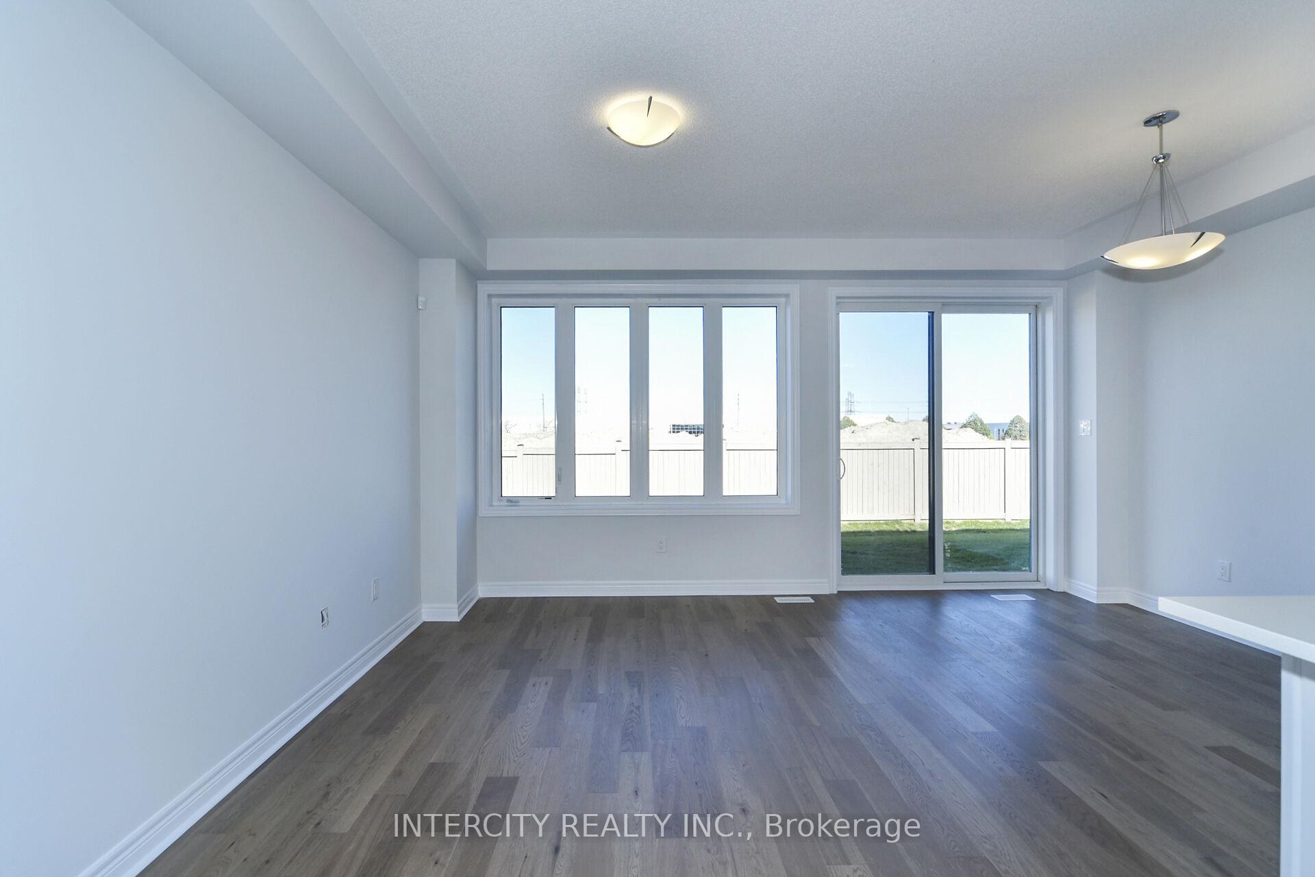 Photo 8 of 160 Mumbai Drive, Markham, Middlefield — HOMEH