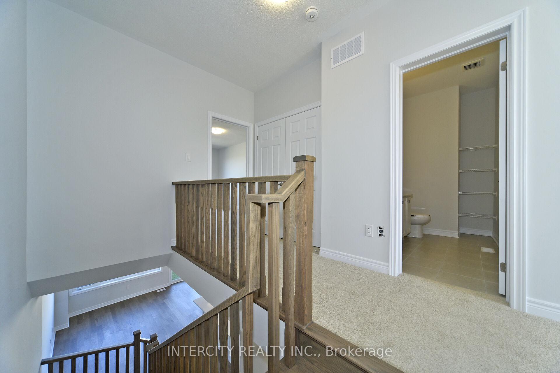 Photo 10 of 160 Mumbai Drive, Markham, Middlefield — HOMEH