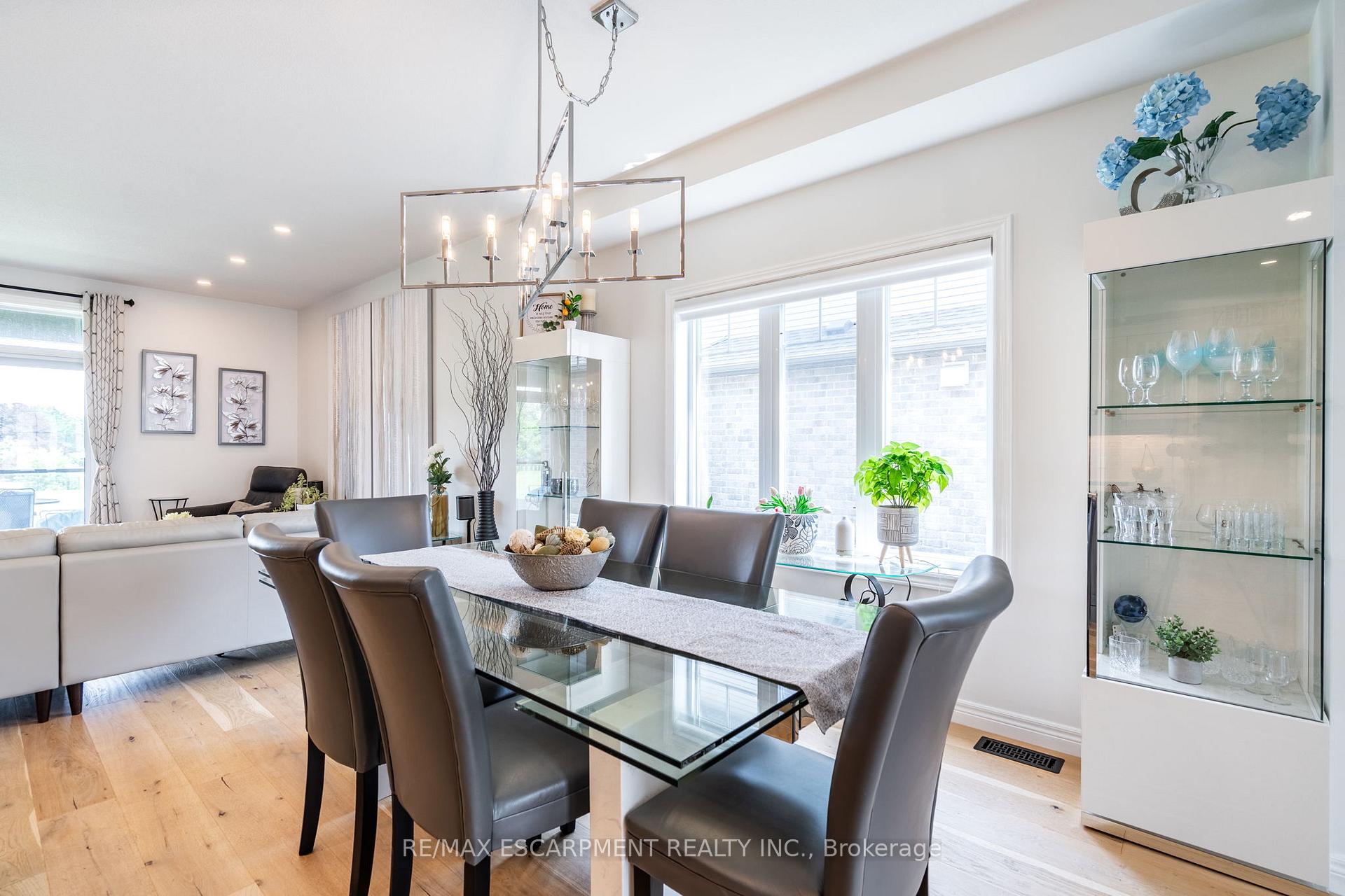 Photo 2 of 16 Whiting Drive, Brant, Paris — HOMEH