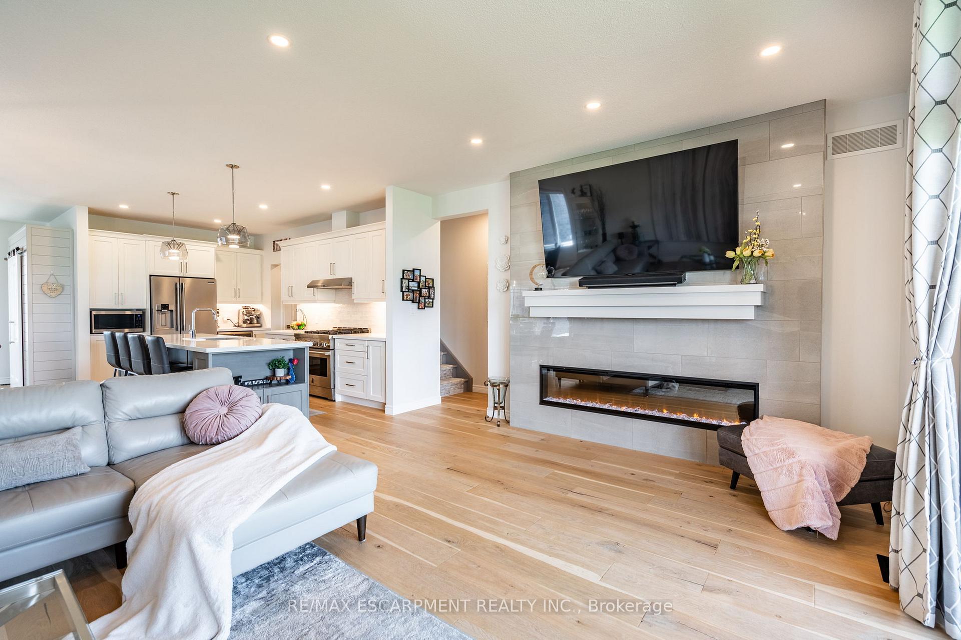 Photo 26 of 16 Whiting Drive, Brant, Paris — HOMEH