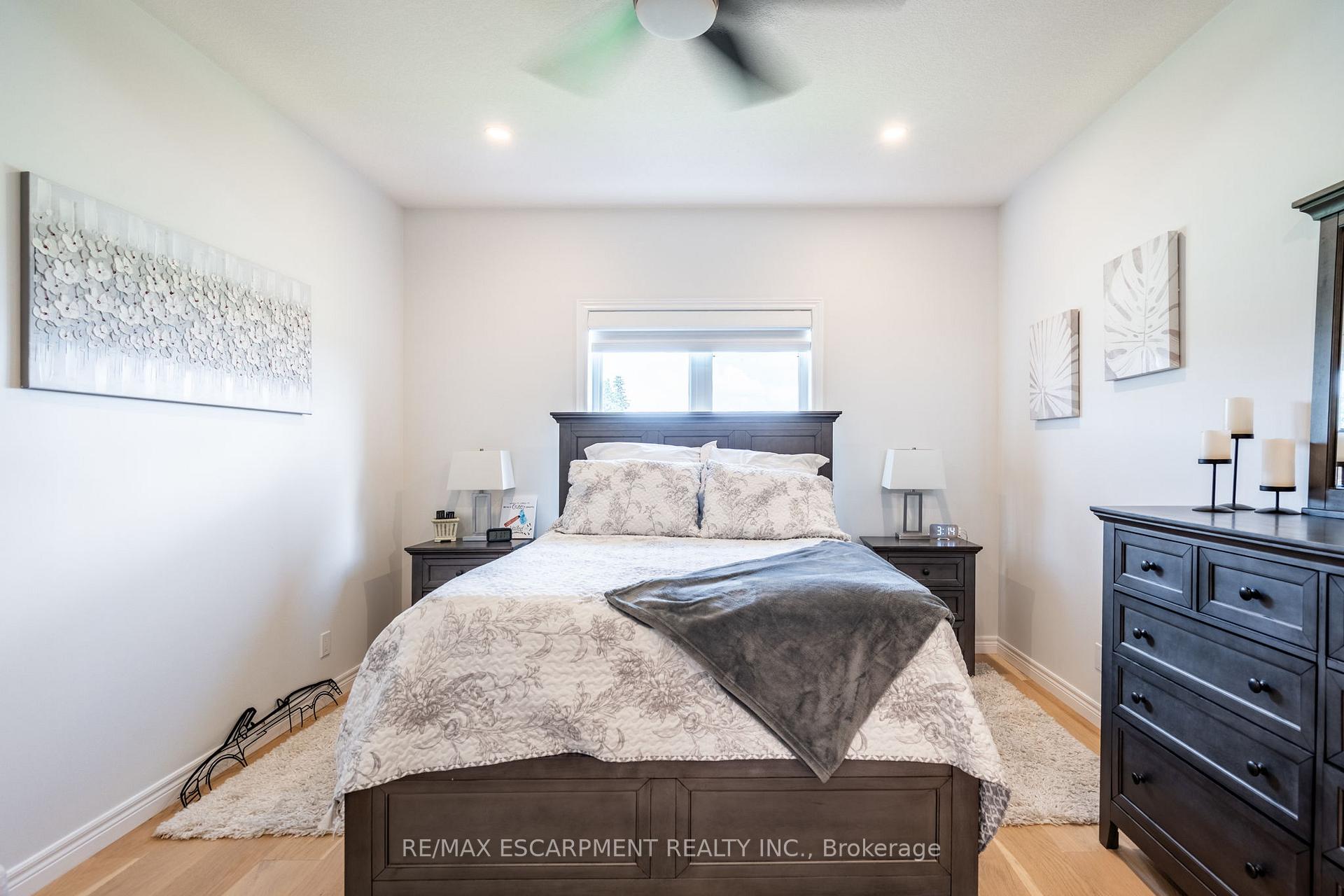 Photo 6 of 16 Whiting Drive, Brant, Paris — HOMEH