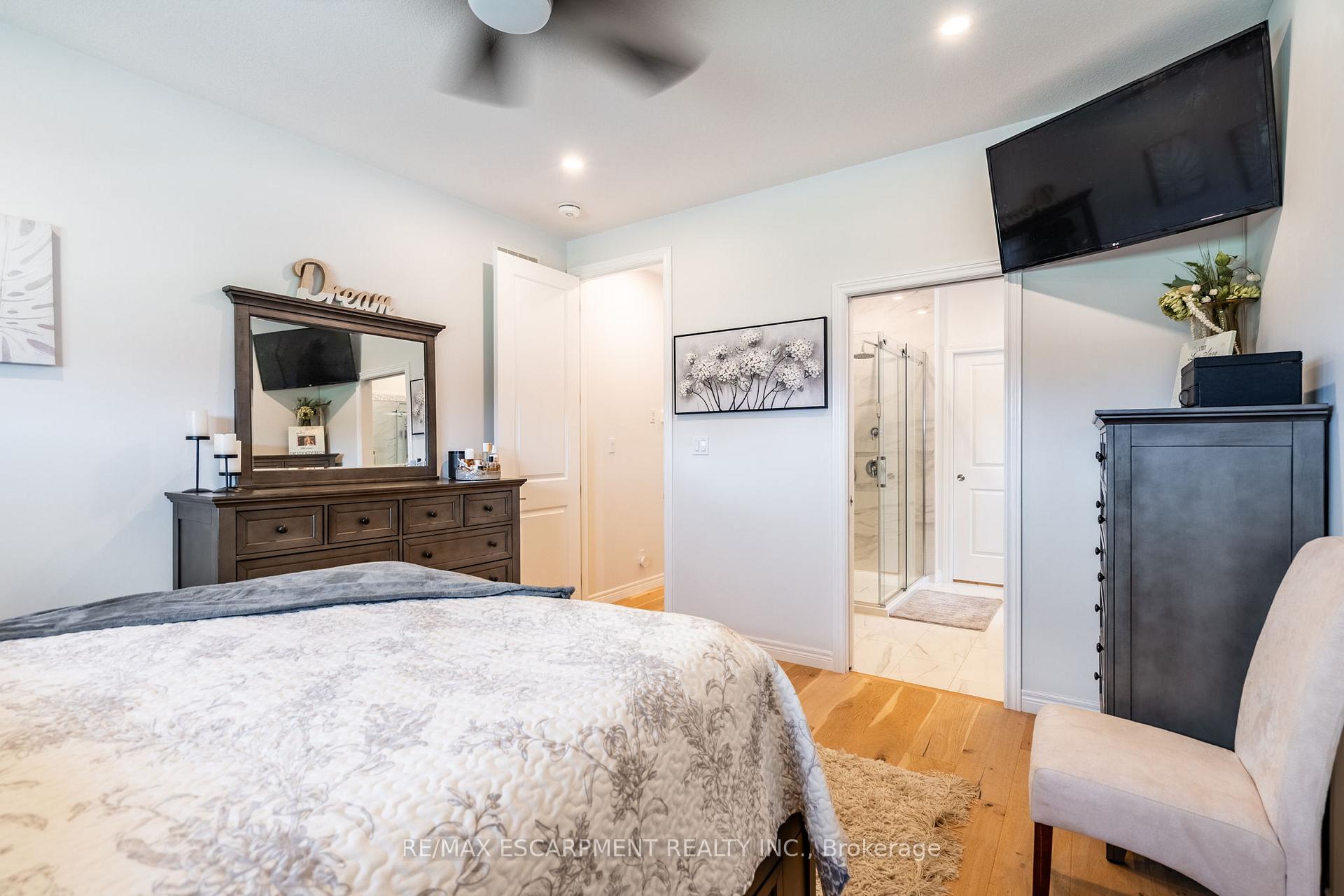 Photo 21 of 16 Whiting Drive, Brant, Paris — HOMEH