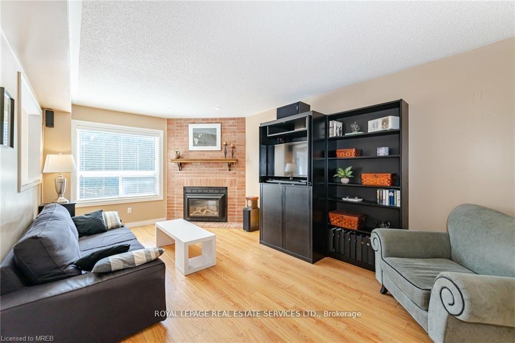 Photo 20 of 125 Ferndale Drive S, Barrie, Ardagh — HOMEH