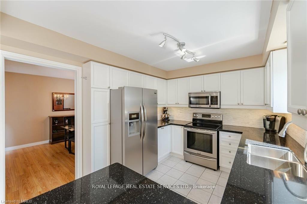 Photo 5 of 125 Ferndale Drive S, Barrie, Ardagh — HOMEH