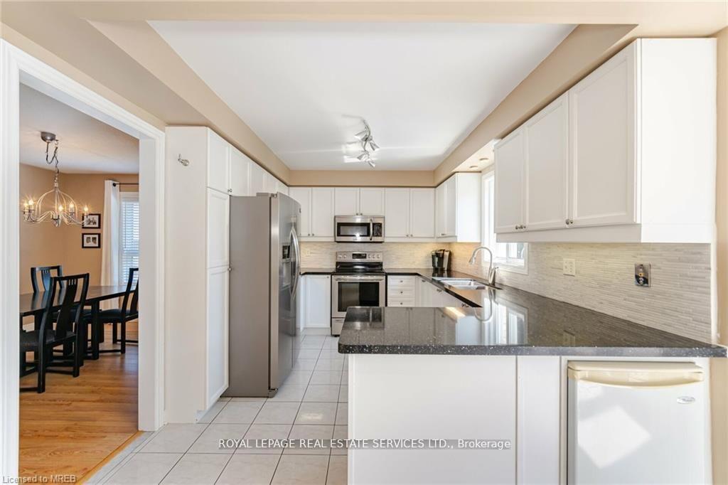 Photo 8 of 125 Ferndale Drive S, Barrie, Ardagh — HOMEH