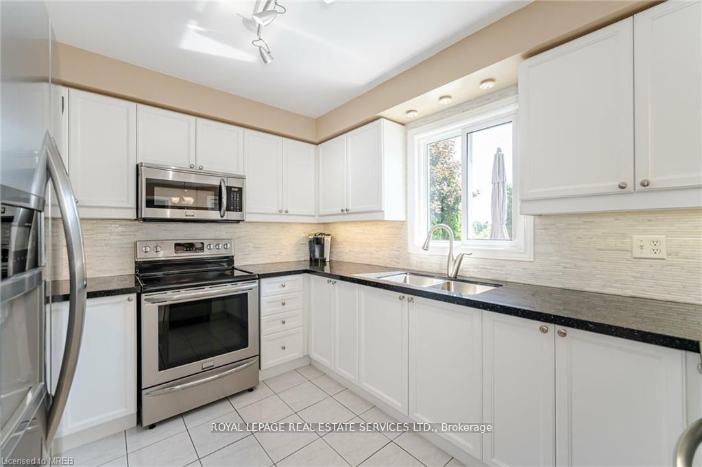 Photo 14 of 125 Ferndale Drive S, Barrie, Ardagh — HOMEH