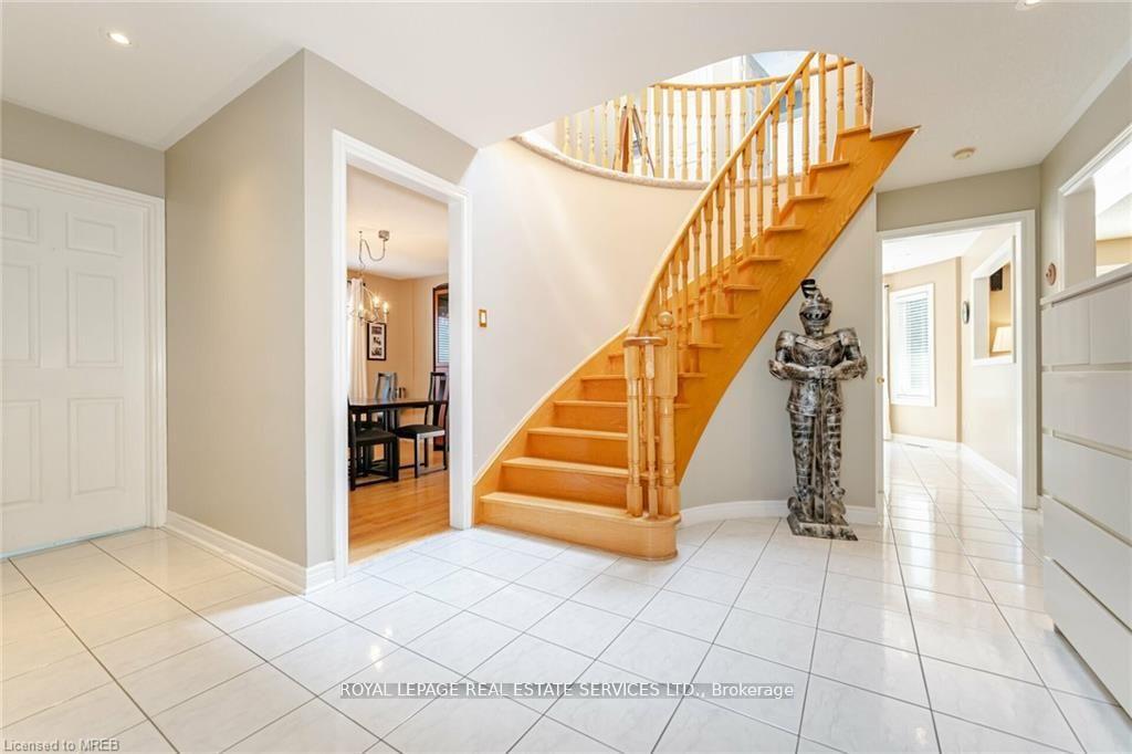 Photo 6 of 125 Ferndale Drive S, Barrie, Ardagh — HOMEH