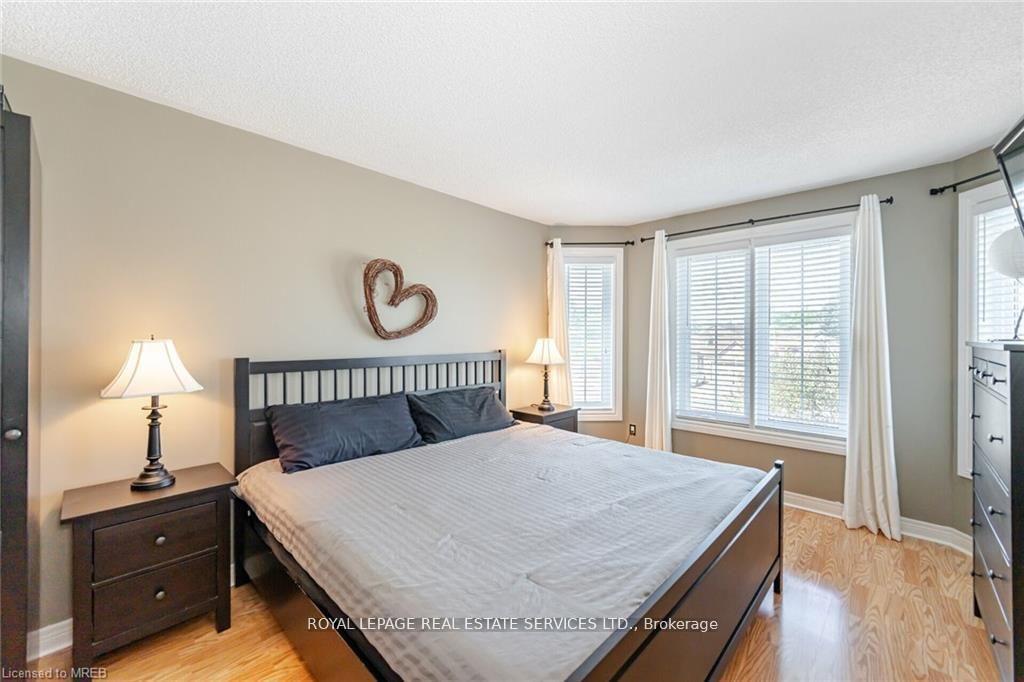 Photo 16 of 125 Ferndale Drive S, Barrie, Ardagh — HOMEH