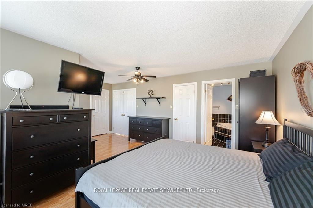 Photo 15 of 125 Ferndale Drive S, Barrie, Ardagh — HOMEH