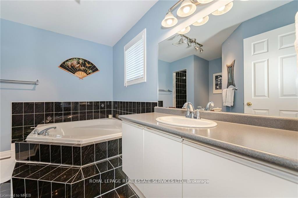 Photo 30 of 125 Ferndale Drive S, Barrie, Ardagh — HOMEH