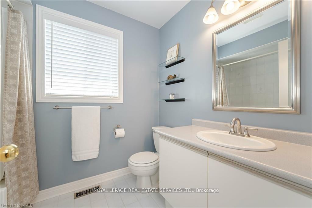 Photo 38 of 125 Ferndale Drive S, Barrie, Ardagh — HOMEH