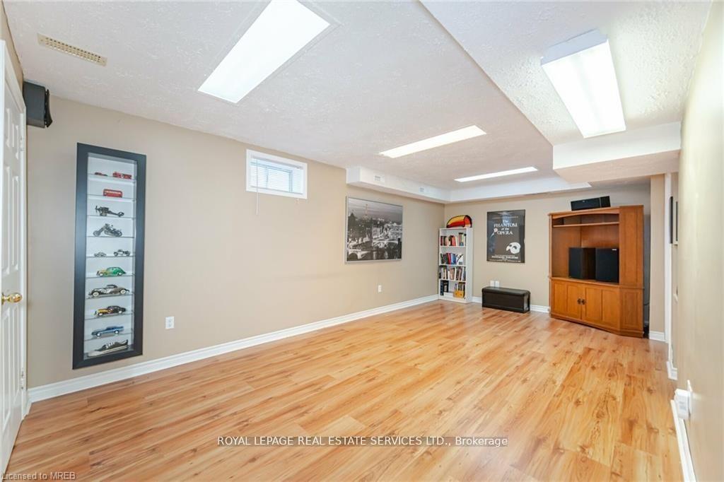 Photo 39 of 125 Ferndale Drive S, Barrie, Ardagh — HOMEH