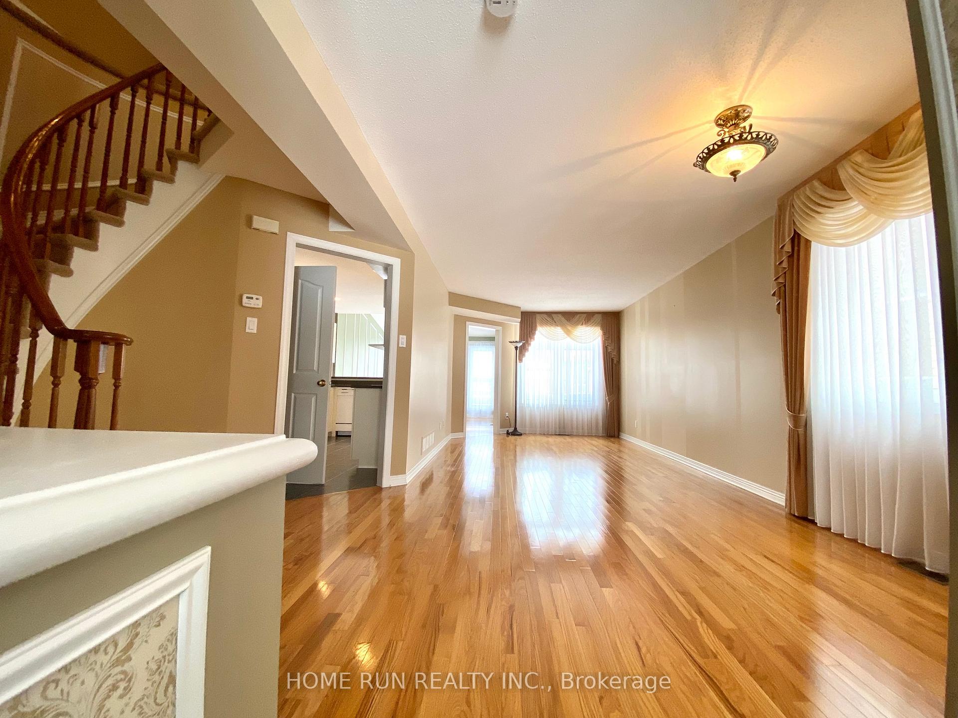 Photo 2 of 684 Wild Shore Crescent, Ottawa, Riverside South/Gloucester Glen — HOMEH