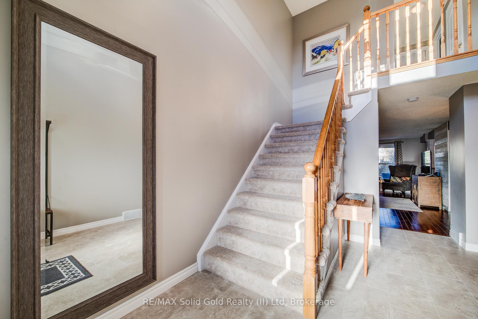 Photo 3 of 528 Chesapeake Crescent, Waterloo — HOMEH