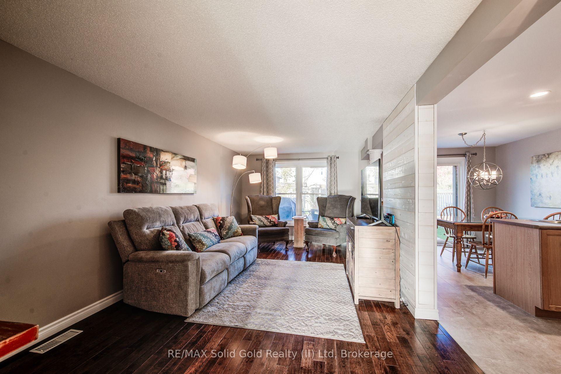 Photo 6 of 528 Chesapeake Crescent, Waterloo — HOMEH