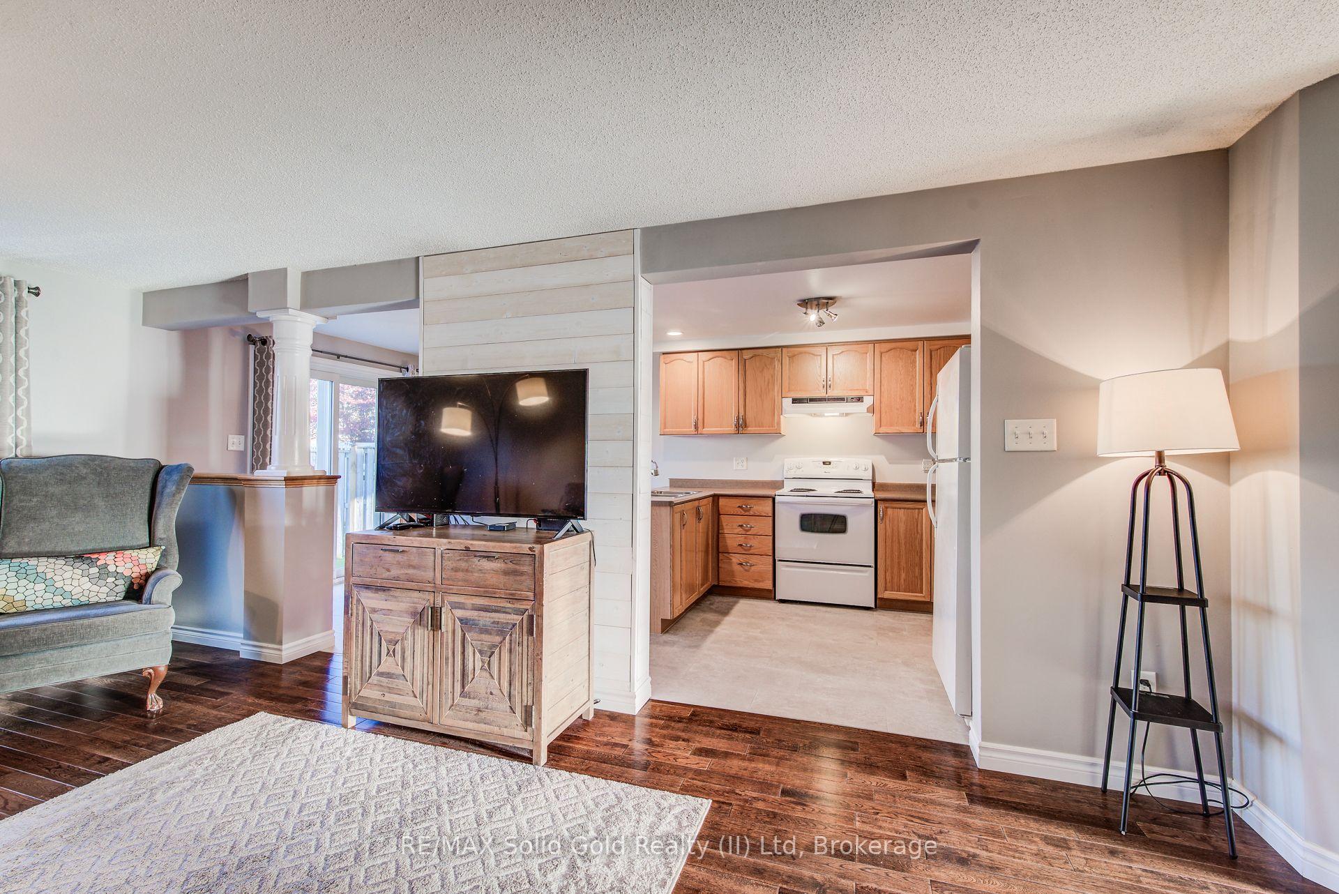 Photo 12 of 528 Chesapeake Crescent, Waterloo — HOMEH