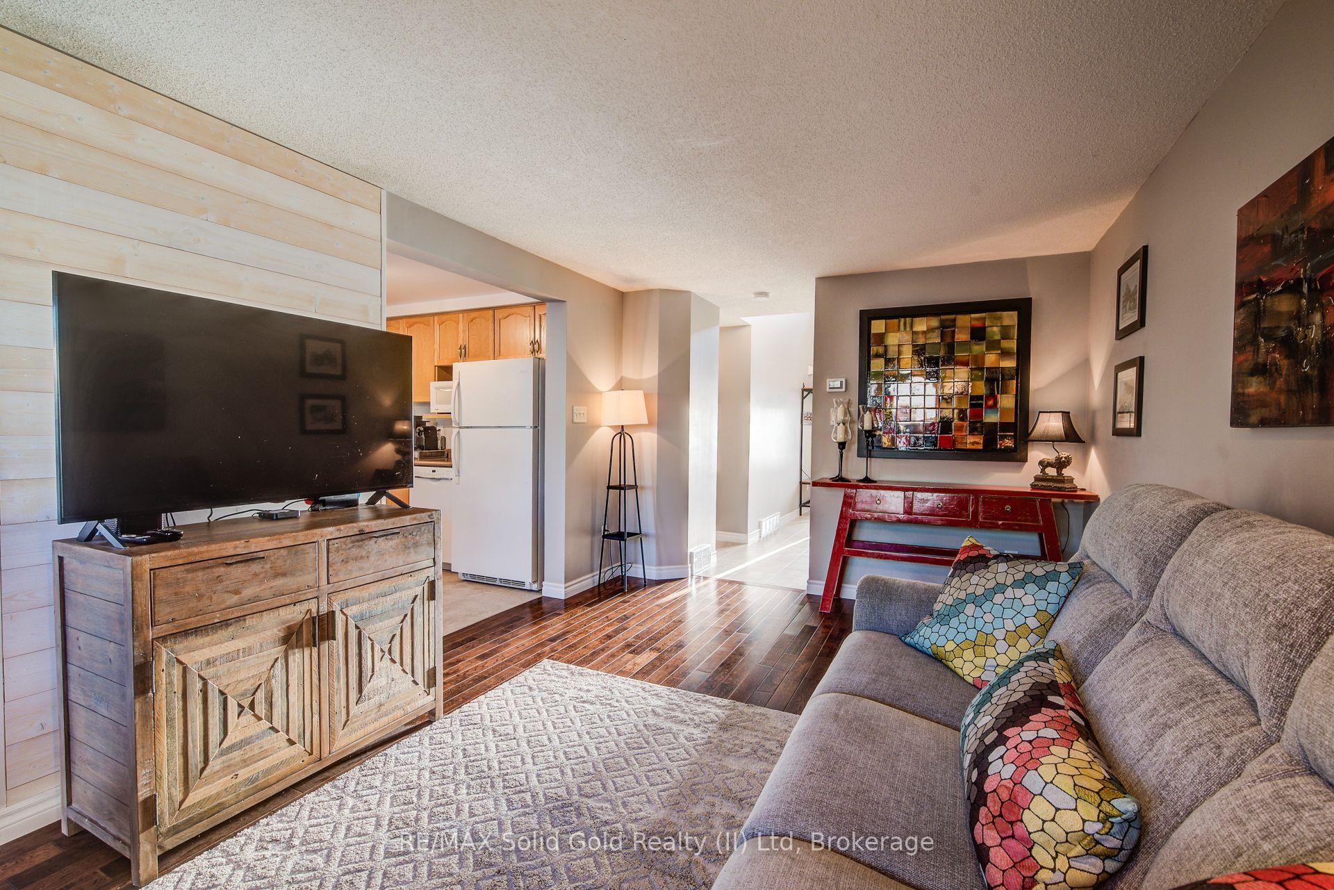 Photo 14 of 528 Chesapeake Crescent, Waterloo — HOMEH