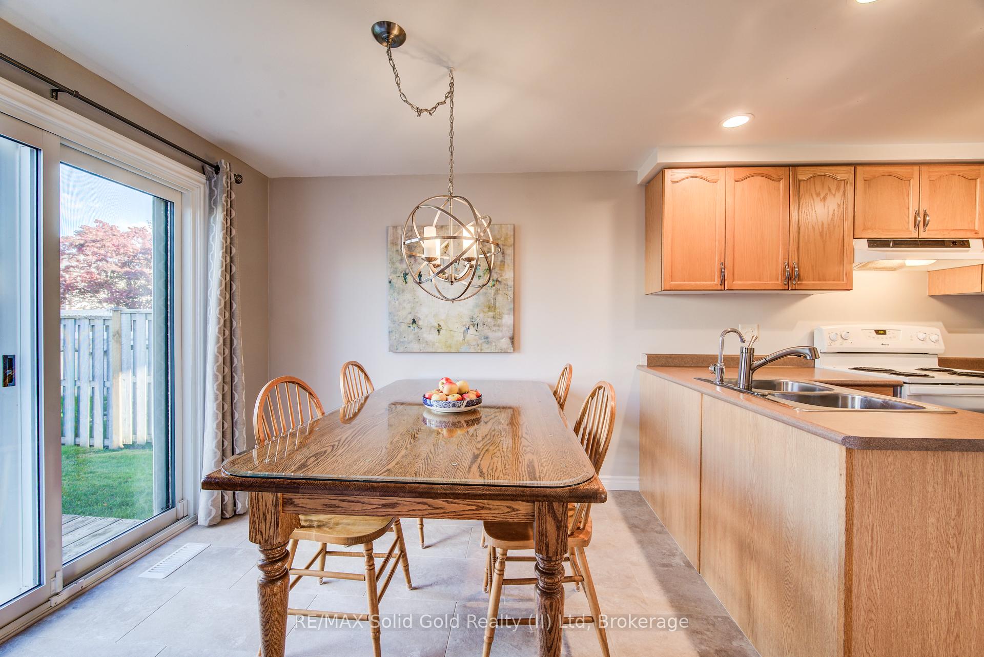 Photo 10 of 528 Chesapeake Crescent, Waterloo — HOMEH