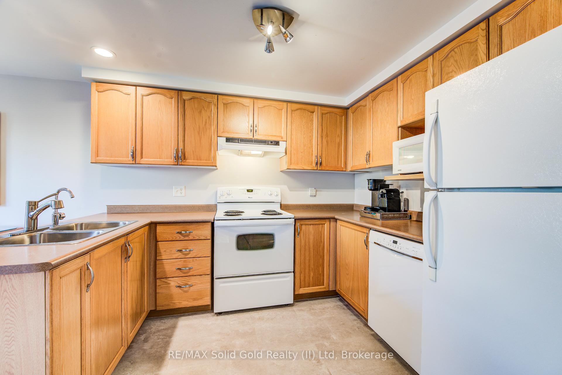 Photo 16 of 528 Chesapeake Crescent, Waterloo — HOMEH