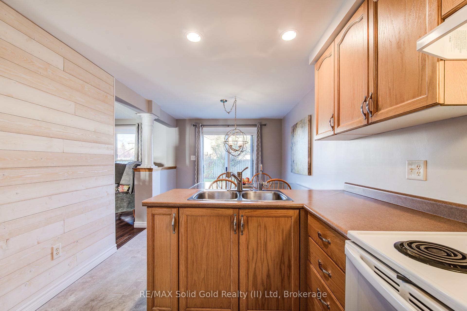 Photo 18 of 528 Chesapeake Crescent, Waterloo — HOMEH