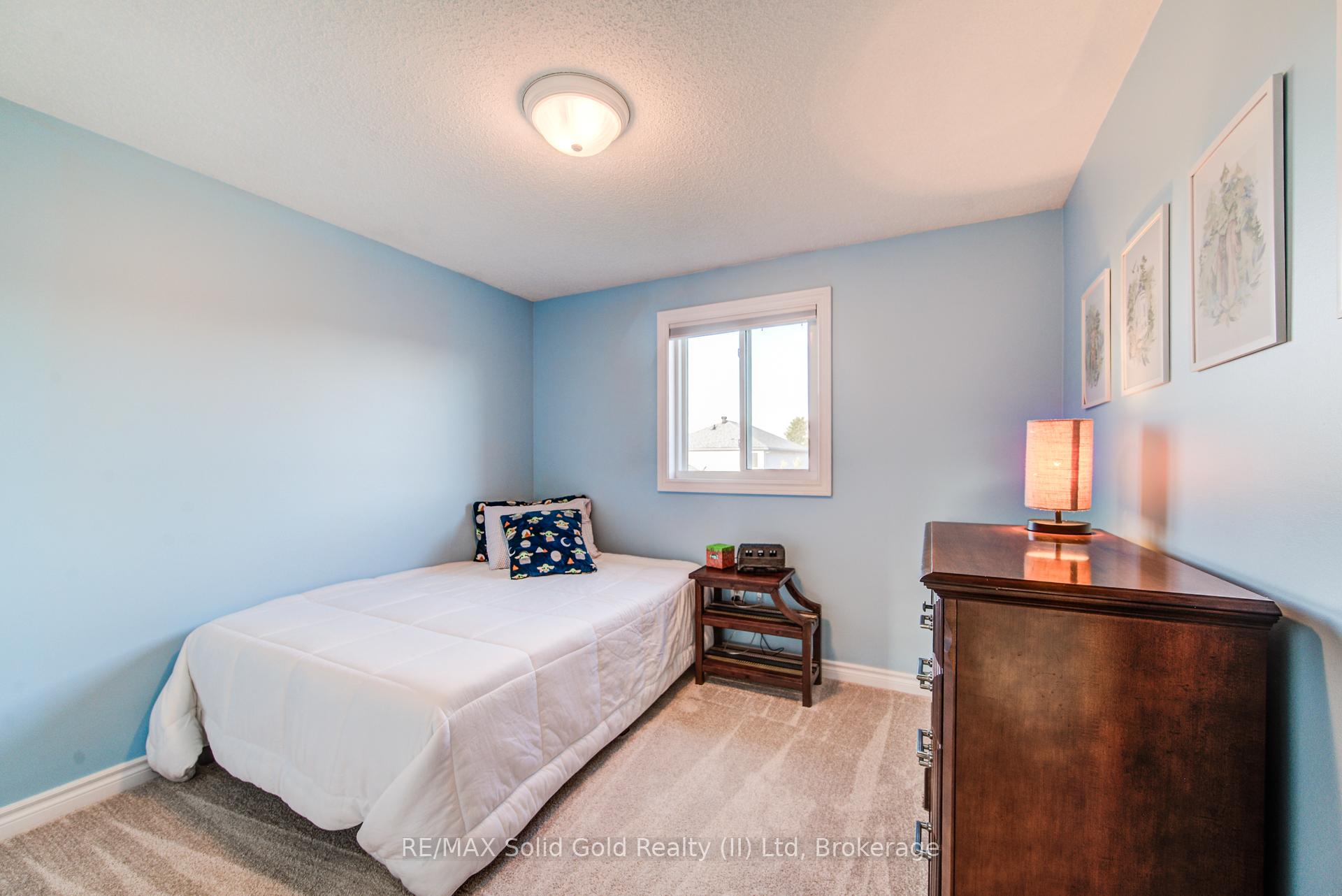 Photo 17 of 528 Chesapeake Crescent, Waterloo — HOMEH