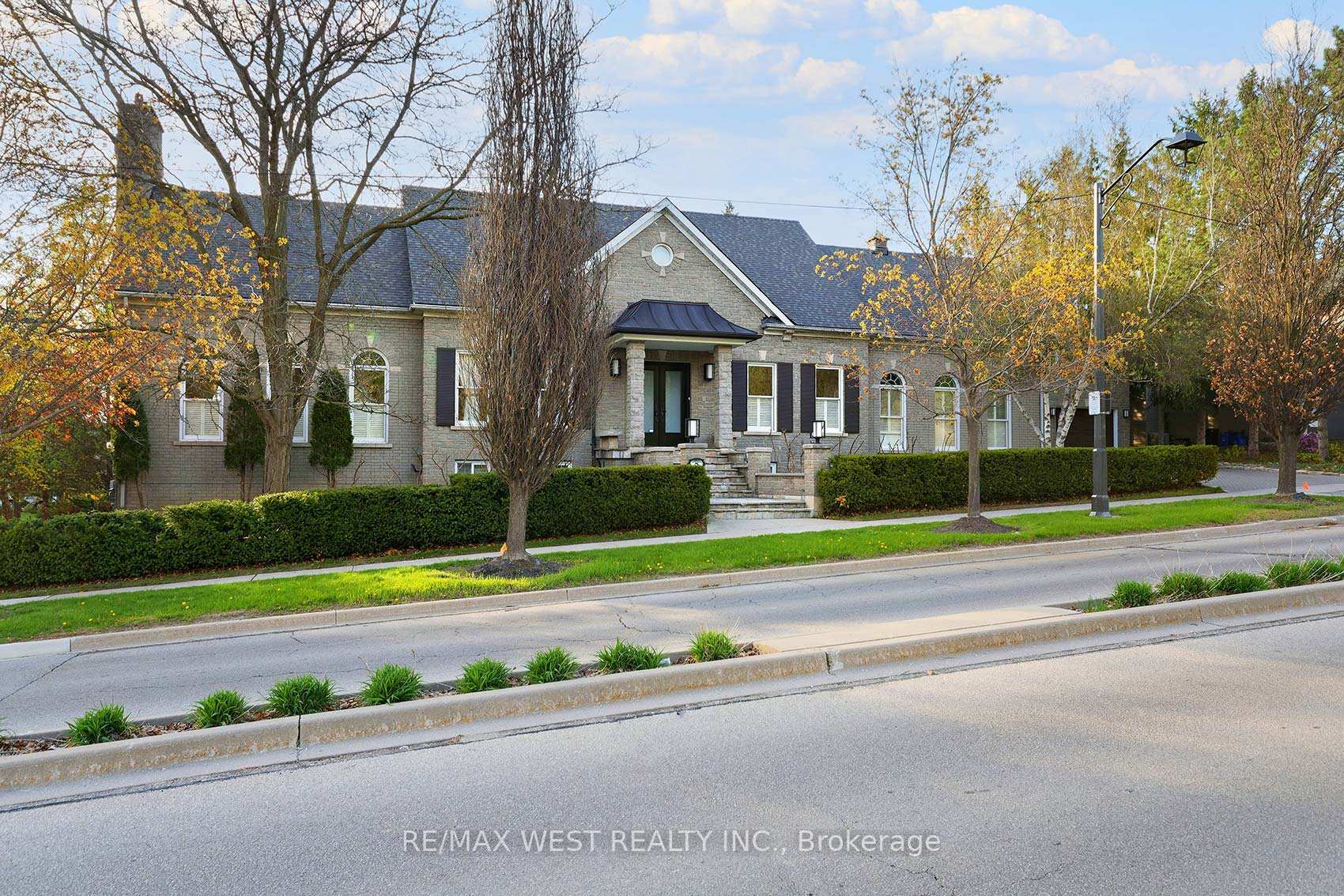 Front of 5 Humberview Drive