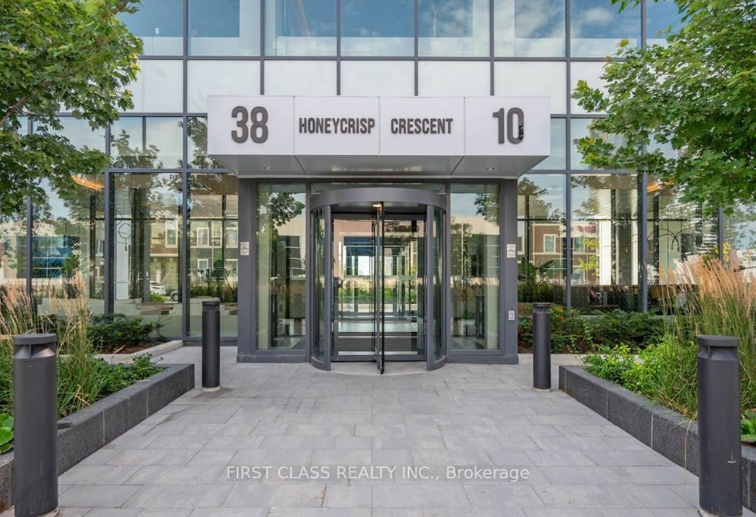Front of Unit 603, 10 Honeycrisp Crescent