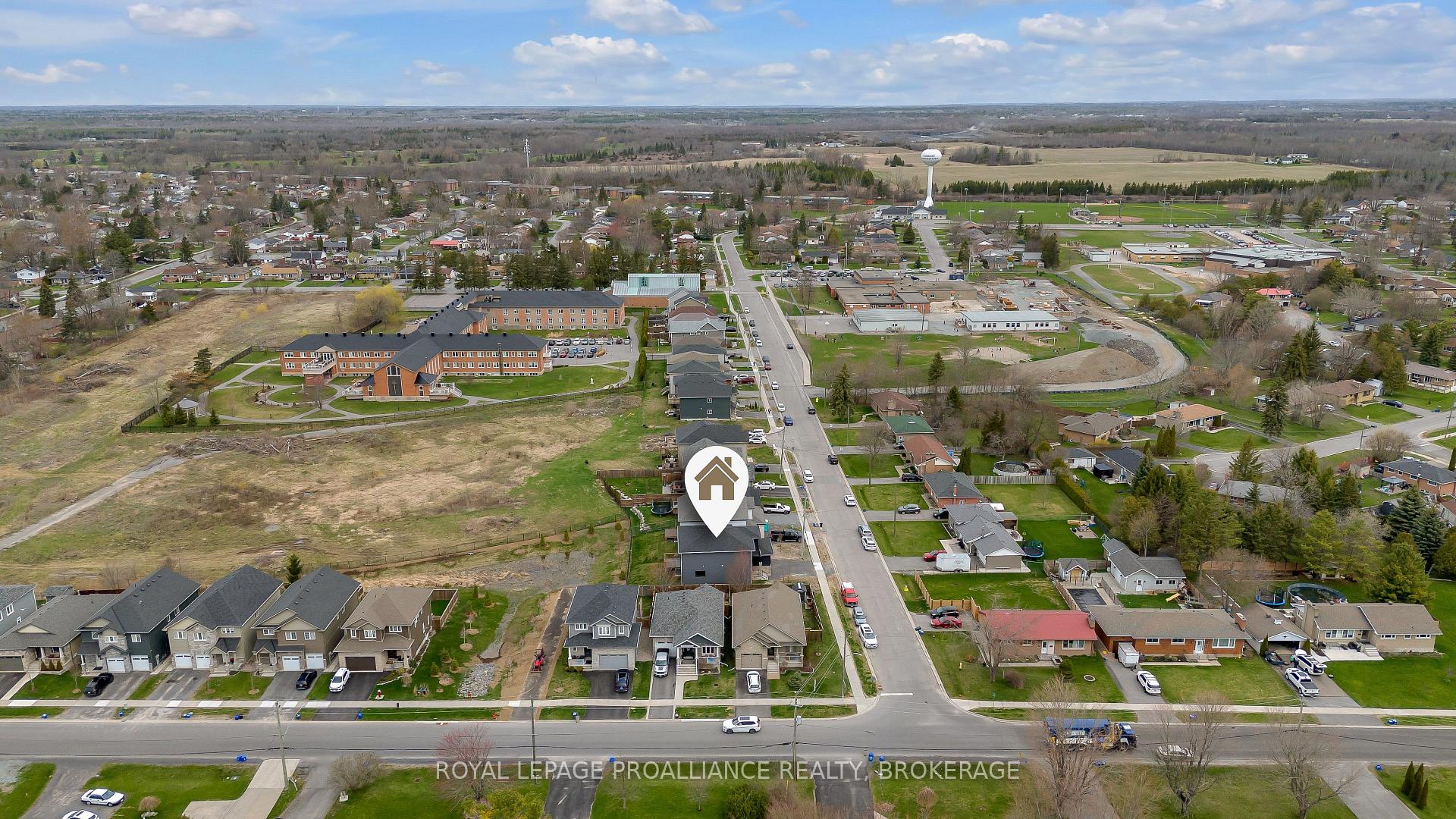 Photo 34 of 2 Park Crescent, Loyalist, Amherstview — HOMEH