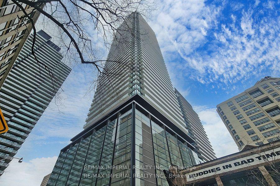 Front of Unit 2111, 501 Yonge Street