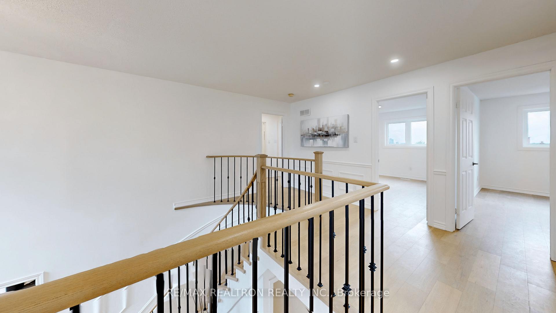 Photo 20 of 54 Central Park Drive, Markham, Markville — HOMEH