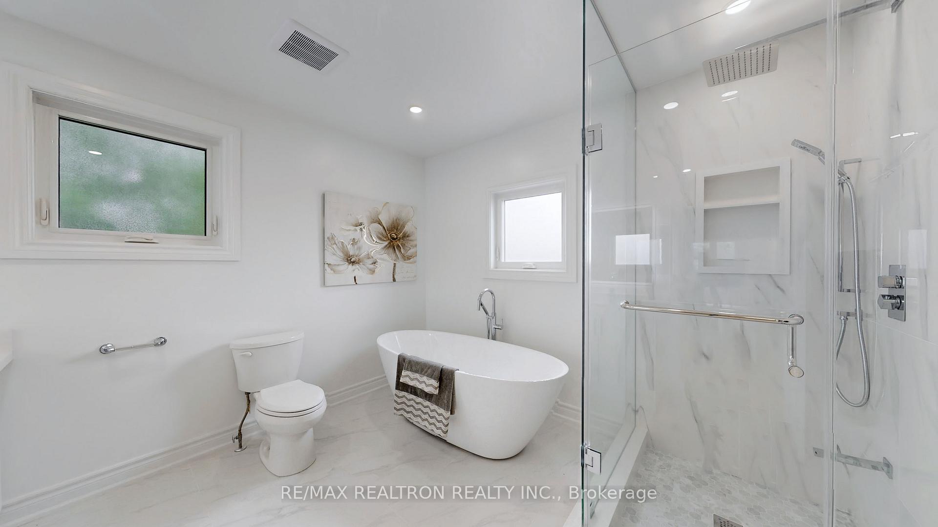 Photo 19 of 54 Central Park Drive, Markham, Markville — HOMEH