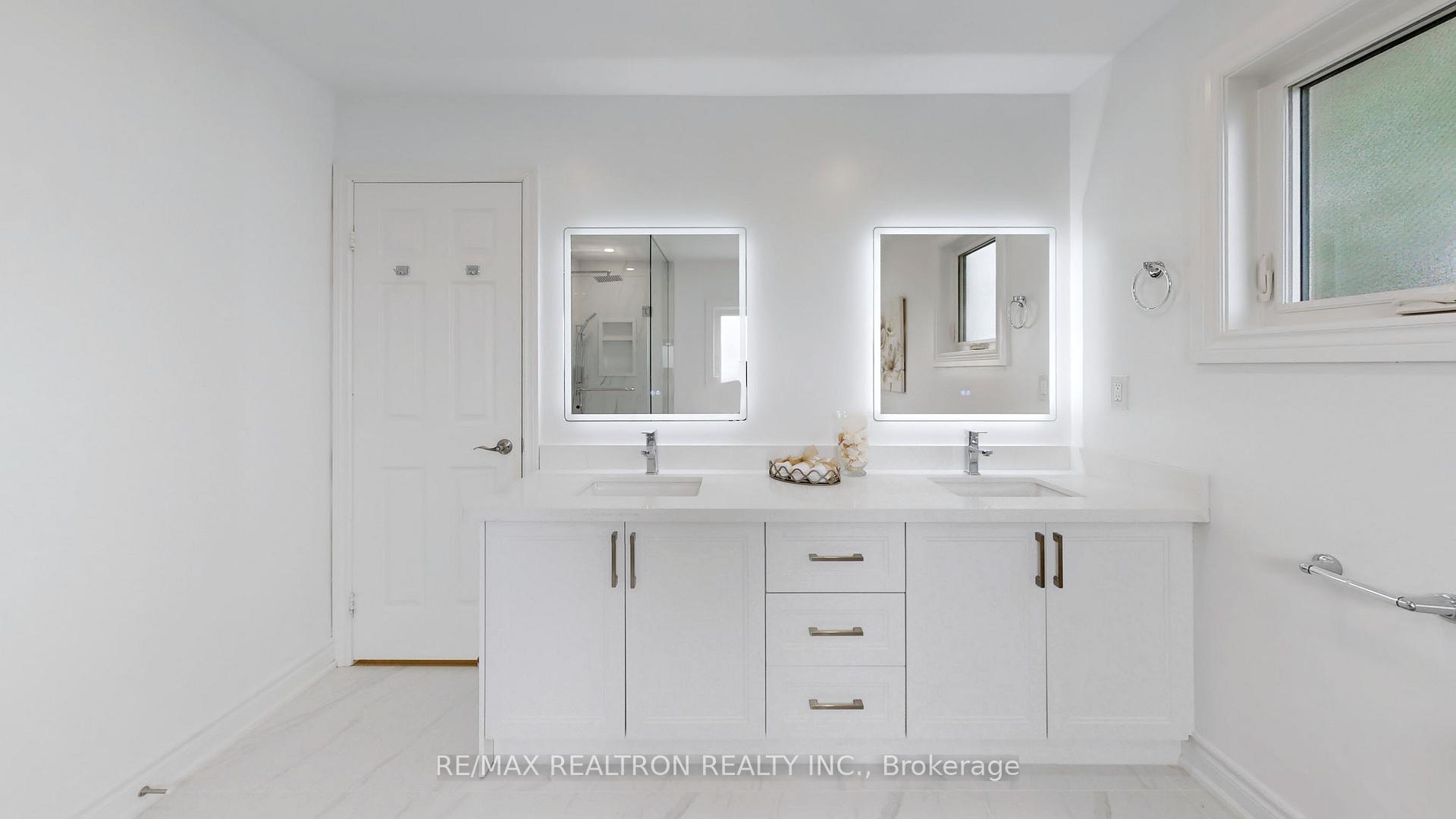 Photo 22 of 54 Central Park Drive, Markham, Markville — HOMEH